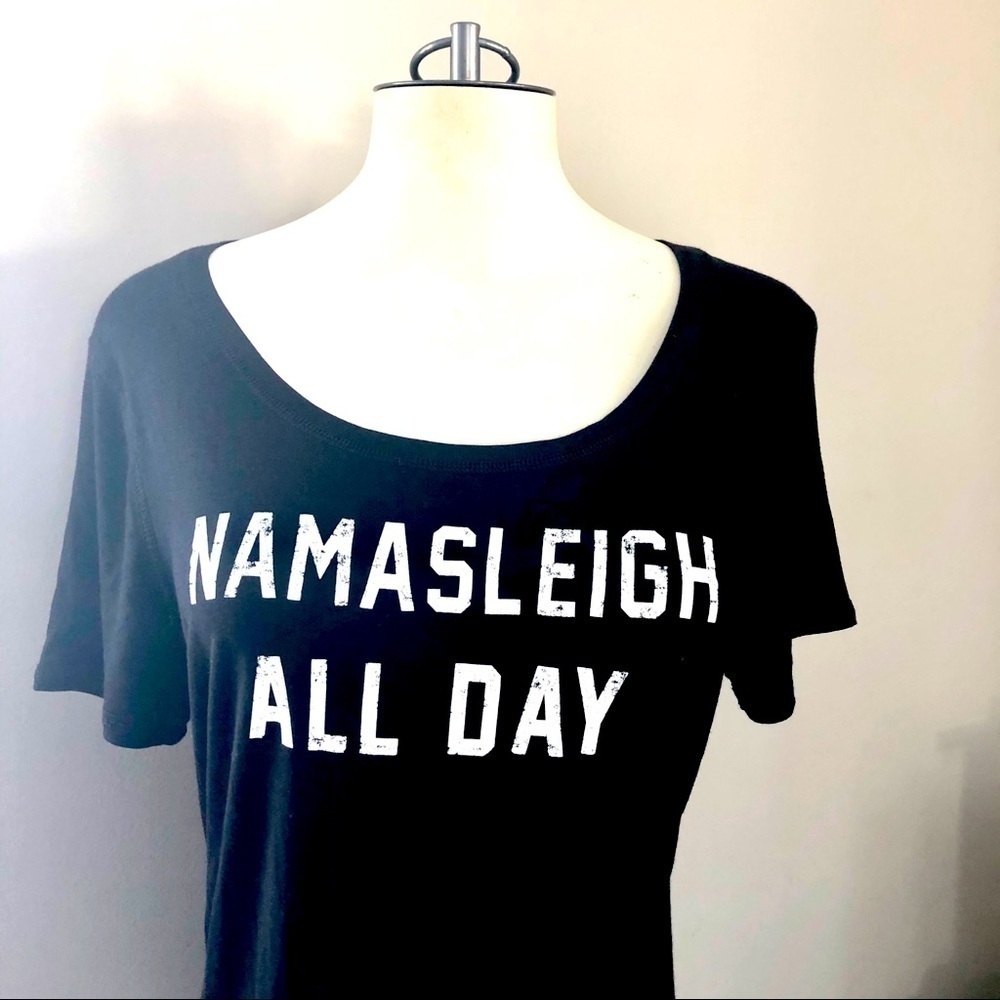 🎯3/$10 Grayson Threads NAMASLEIGH ALL DAY Yoga Christmas Graphic Tee M - Picture 2 of 8